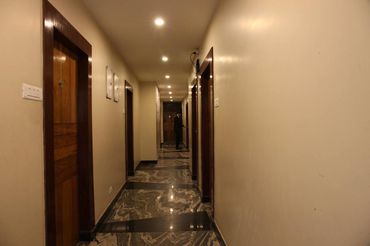 Hotel Welcome Palace Agartala Exteriör bild