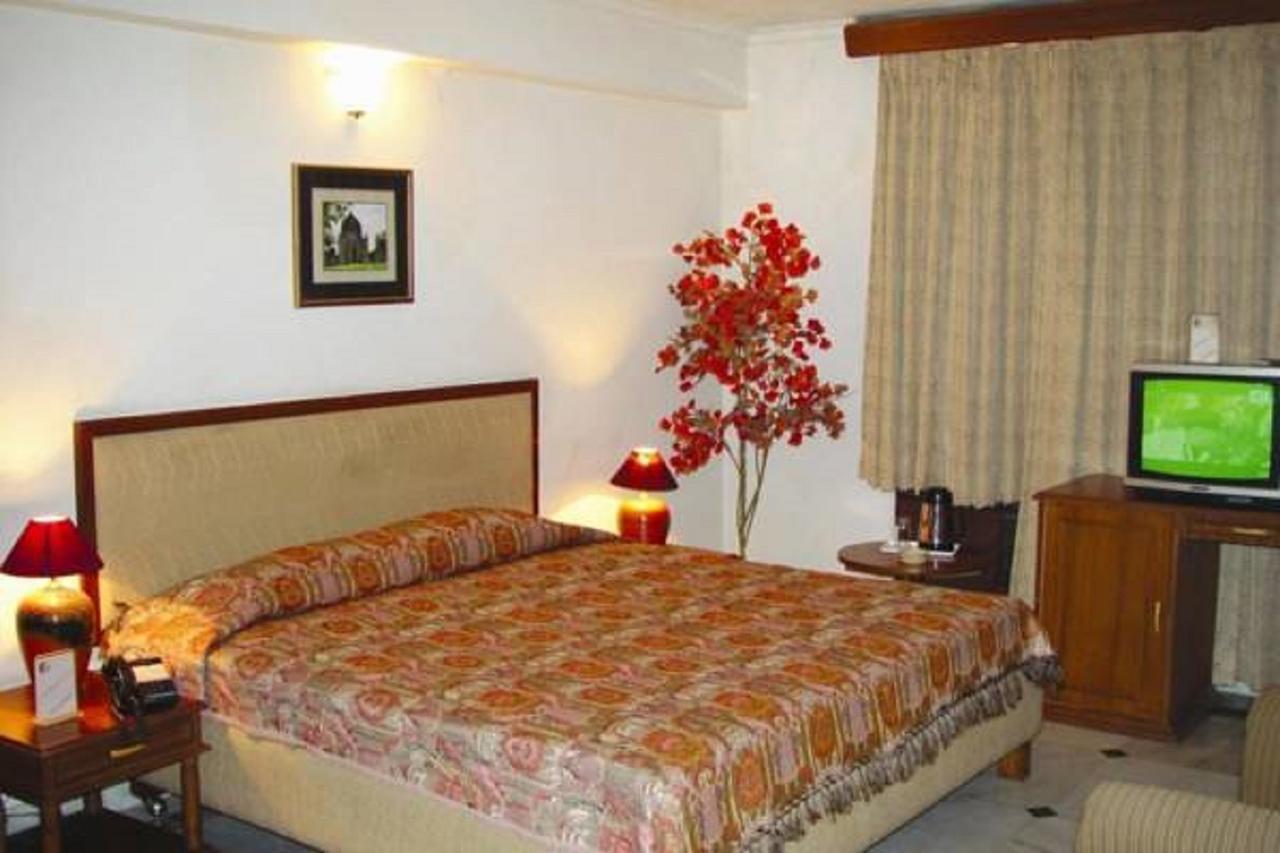 Hotel Welcome Palace Agartala Exteriör bild
