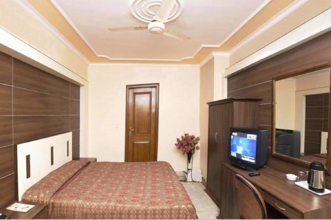 Hotel Welcome Palace Agartala Exteriör bild